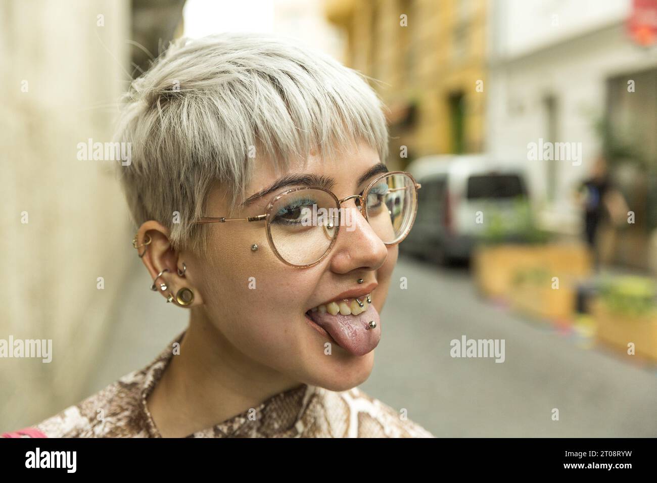 Chica húngara joven con piercing Foto de stock
