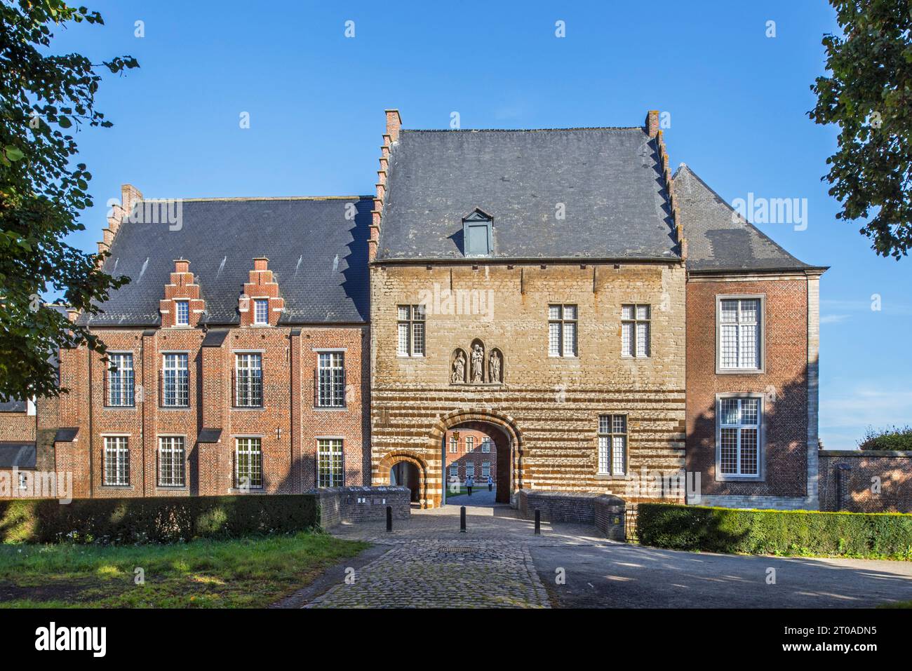 Puerta del siglo XVI de la Abadía de Tongerlo, monasterio premonstratensiano en Tongerlo cerca de Westerlo, provincia de Amberes, Flandes, Bélgica Foto de stock