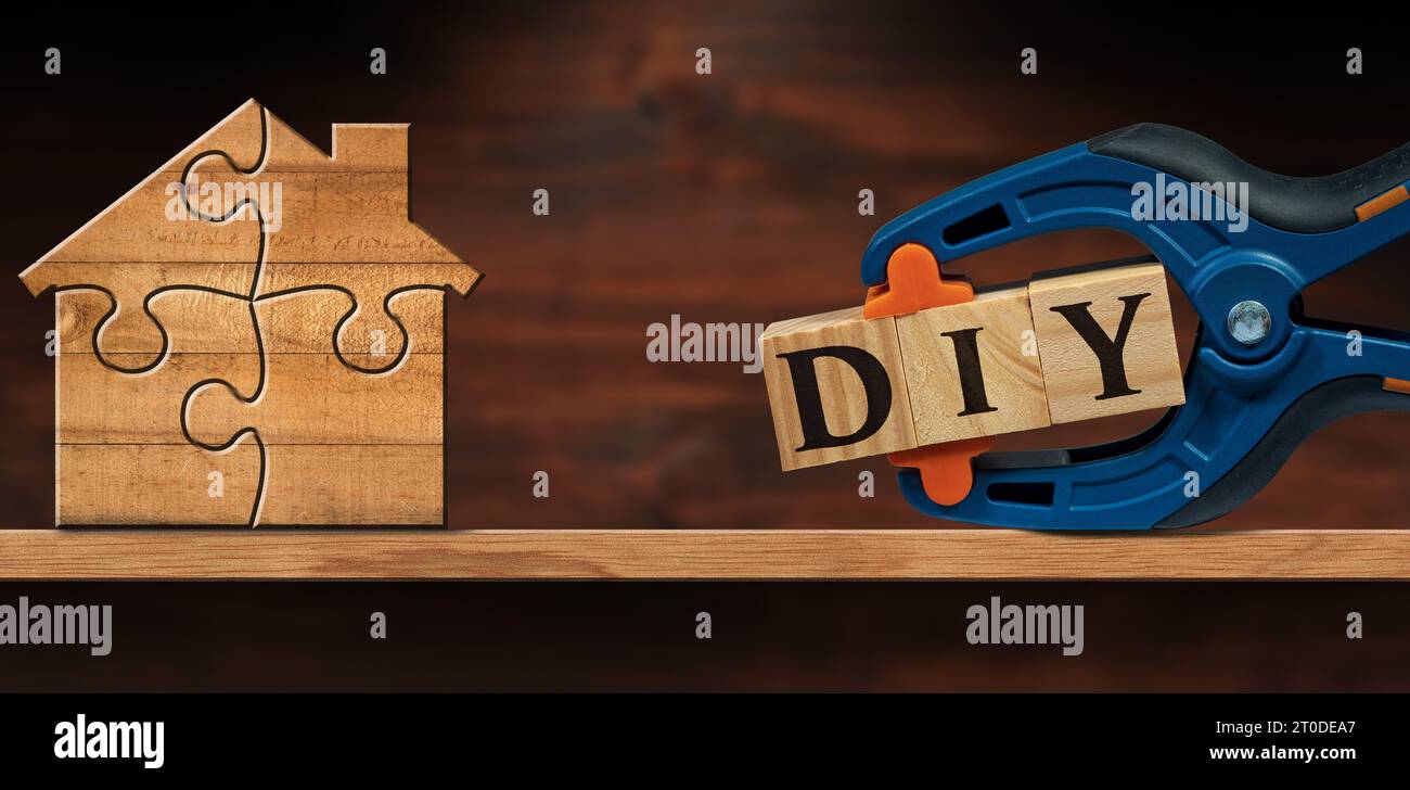 Letras de bricolaje en una tabla de madera en el fondo de herramientas de  trabajo