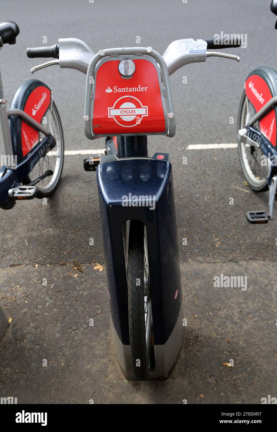 Santander Cycles Public Bicycle Hire Scheme Docking Chelsea Londres Inglaterra Foto de stock