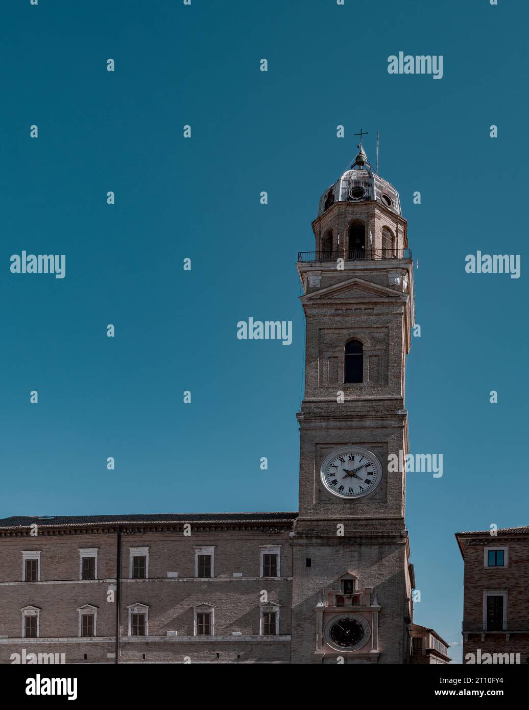 Vista del centro histórico de la ciudad de Macerata Foto de stock