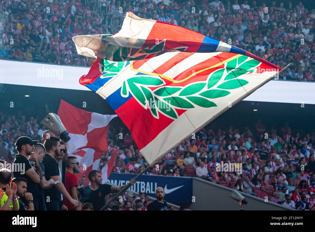 Frente Atlético on X: Desde el principio de una era, Madrid tiene solo una  bandera. #ALaCuadraPorLaCastellana  / X