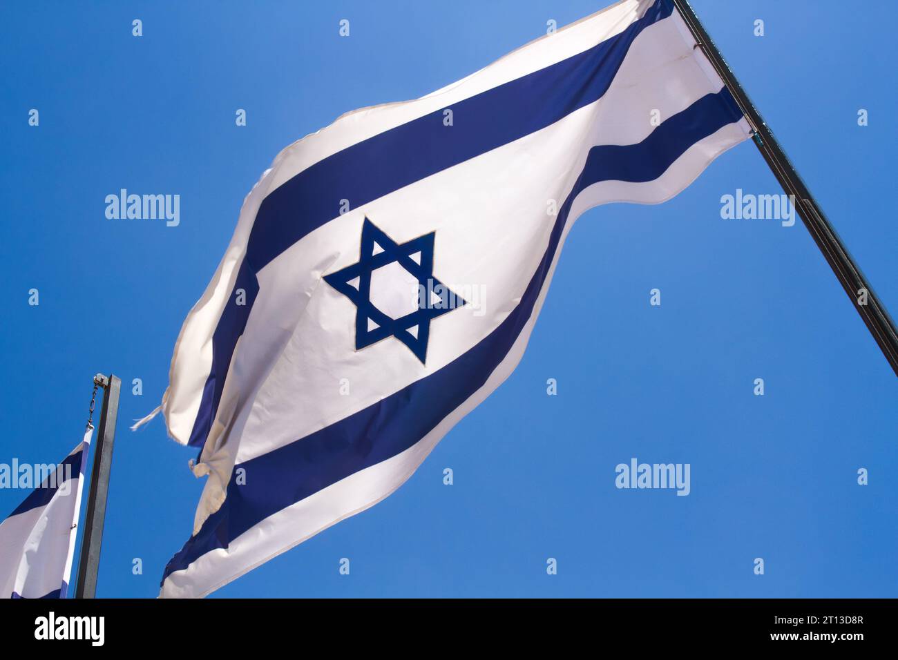 La bandera israelí ondea sobre el complejo de la Torre de David en Jerusalén, Israel Foto de stock