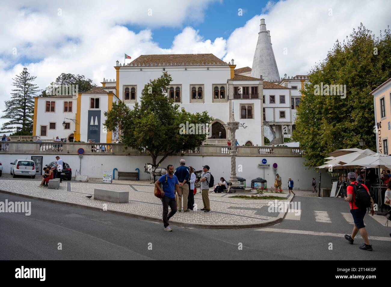 Palacio Nacional de Sintra, Portugal. Sintra es una ciudad y municipio en la región de Lisboa, Un importante destino turístico famoso por Foto de stock