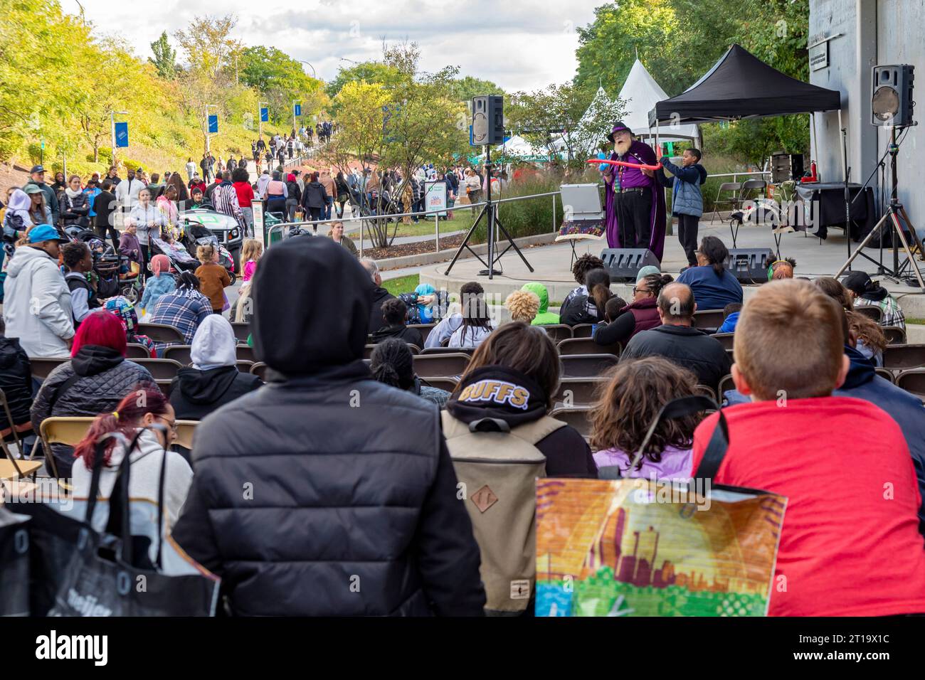 Detroit, Michigan - Miles de personas asistieron al Detroit Harvest Fest & Food Truck Rally. Patrocinado por Detroit Riverfront Conservancy, el evento de dos días Foto de stock