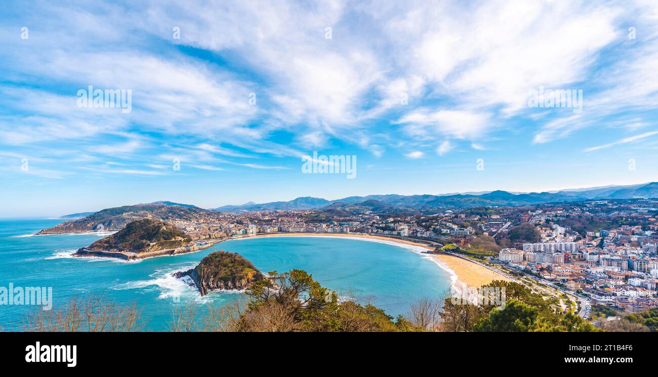 Vista panorámica de la bahía de La Concha de San Sebastián desde el monte Igeldo. País Vasco Foto de stock