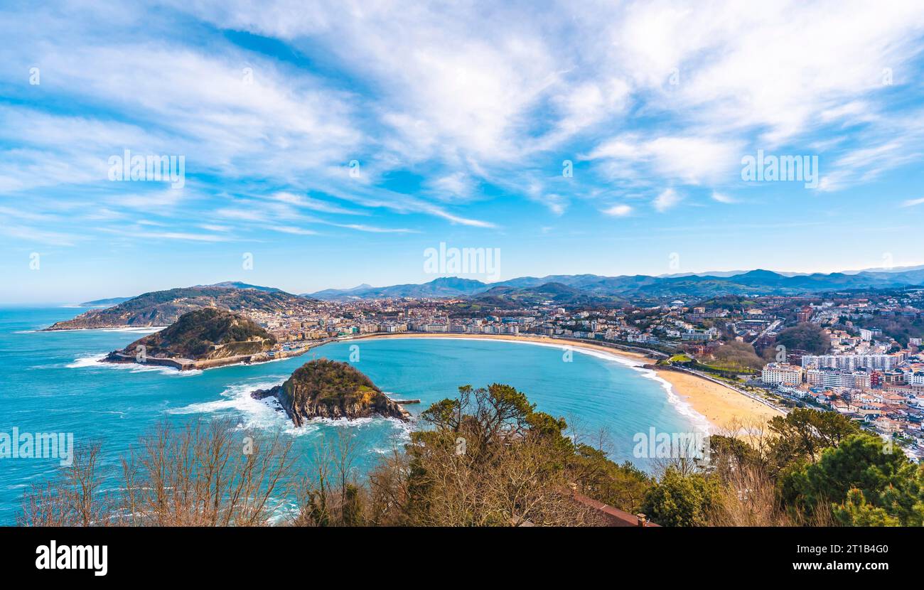 Una vista desde el monte Igeldo de la bahía de San Sebastián, País Vasco. España Foto de stock