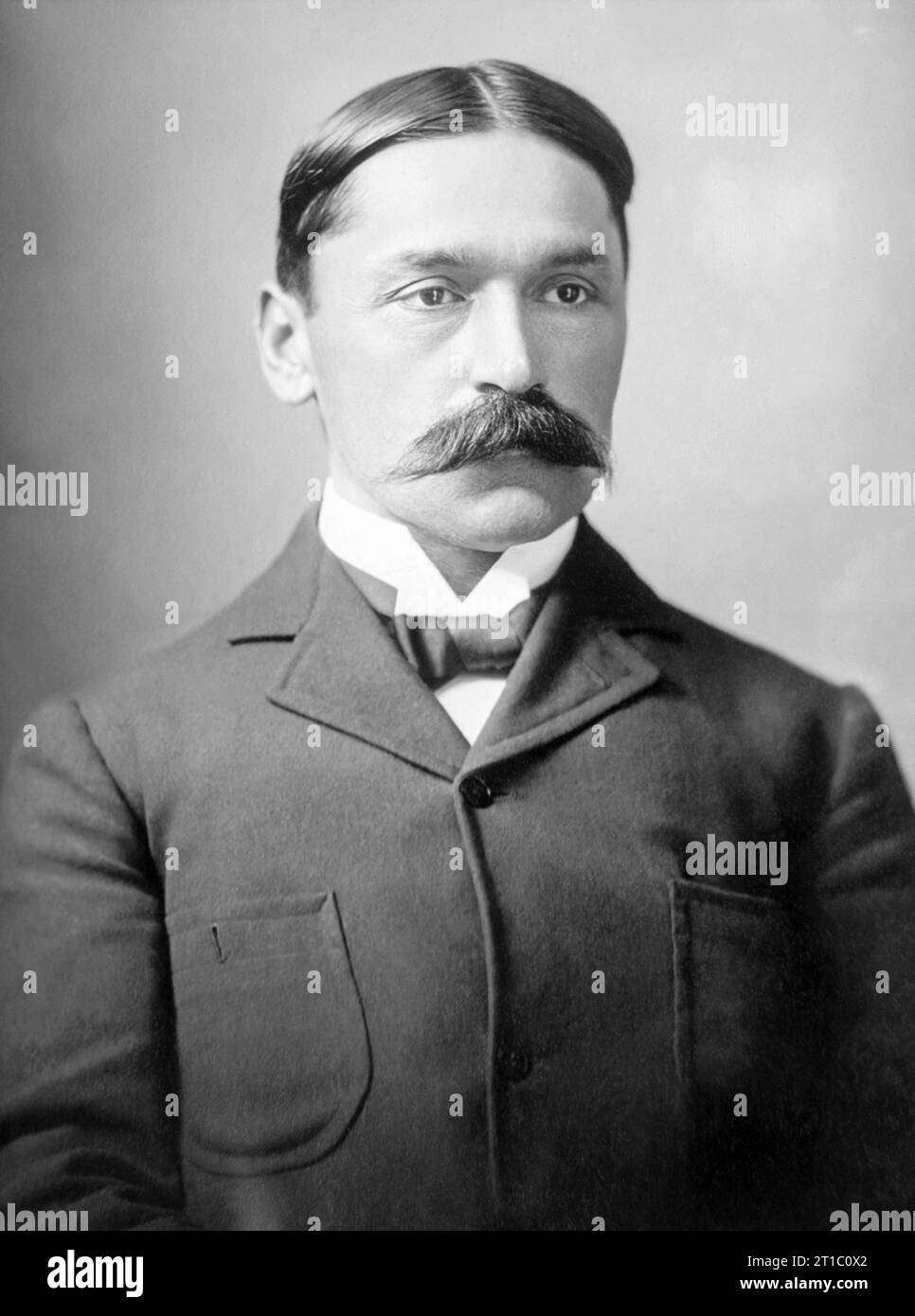 El científico serbio Mihaljo Idvorski Pupin (1858-1935) fue profesor de la Universidad de Columbia, miembro fundador de la NACA (predecesora de la NASA), filántropo e inventor científico con numerosas patentes. Foto de stock