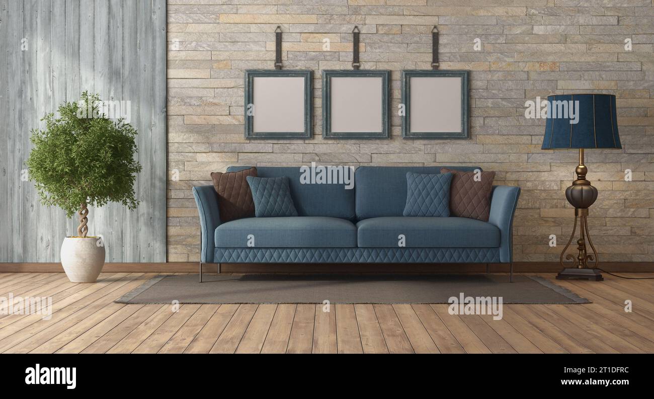 Sala de estar de estilo clásico con sofá azul, pared de piedra y paneles de madera Foto de stock