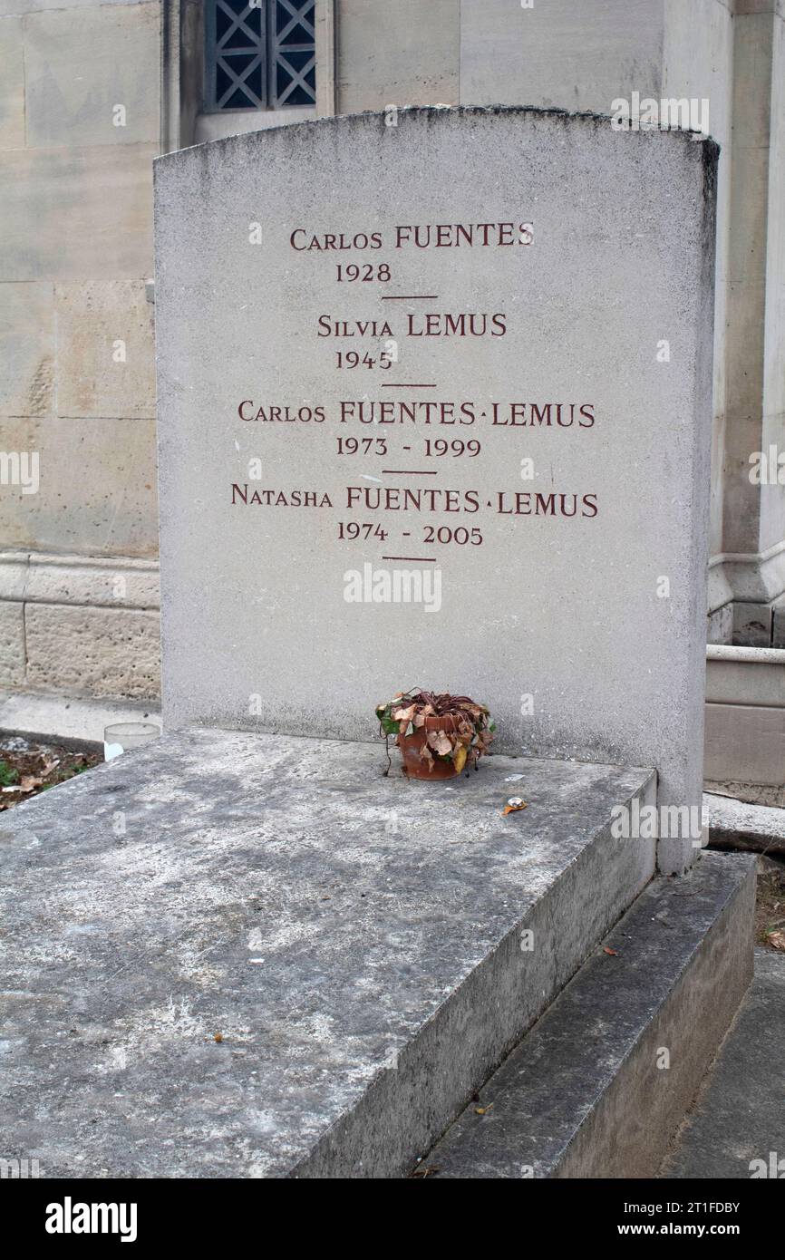 La tumba del novelista mexicano Carlos Fuentes Cementerio Montparnasse