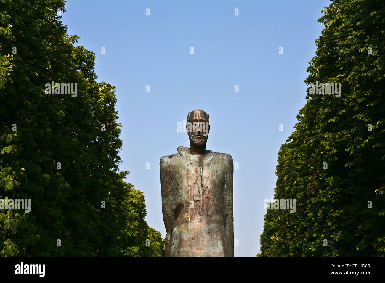 París, alrededor del pont de l'Alma: Escultura del jardín de la vallee suisse Komitas que conmemora el genocidio armenio Foto de stock