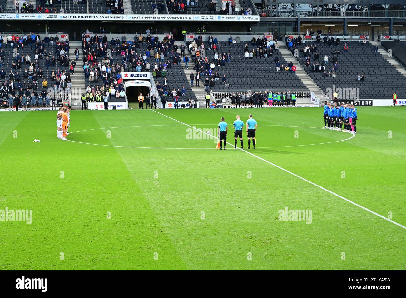 Recuerdo en el estadio MK Dons en 14 de octubre de 2023. Foto de stock