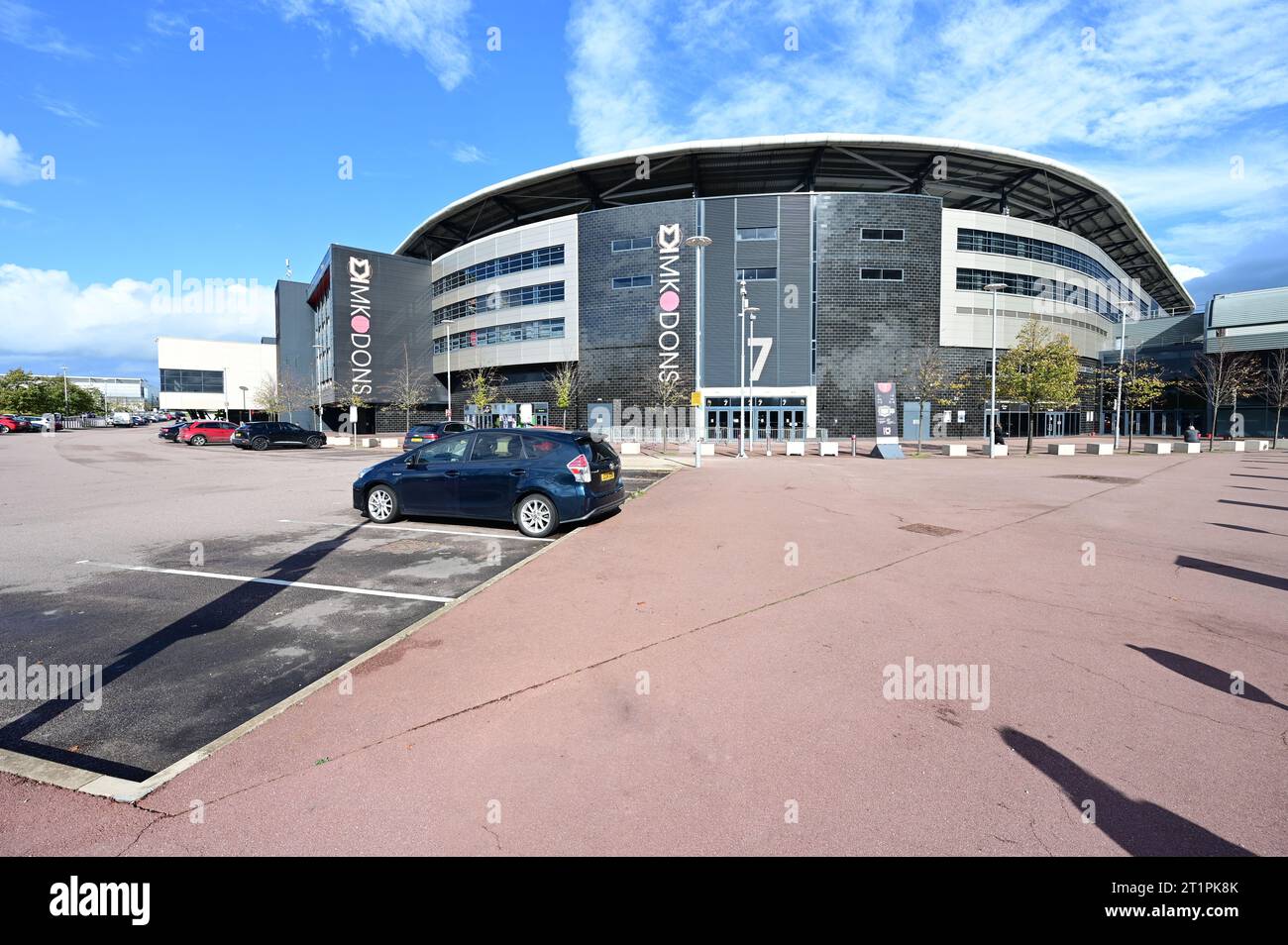 MK Dons Un estadio de fútbol inglés. Foto de stock