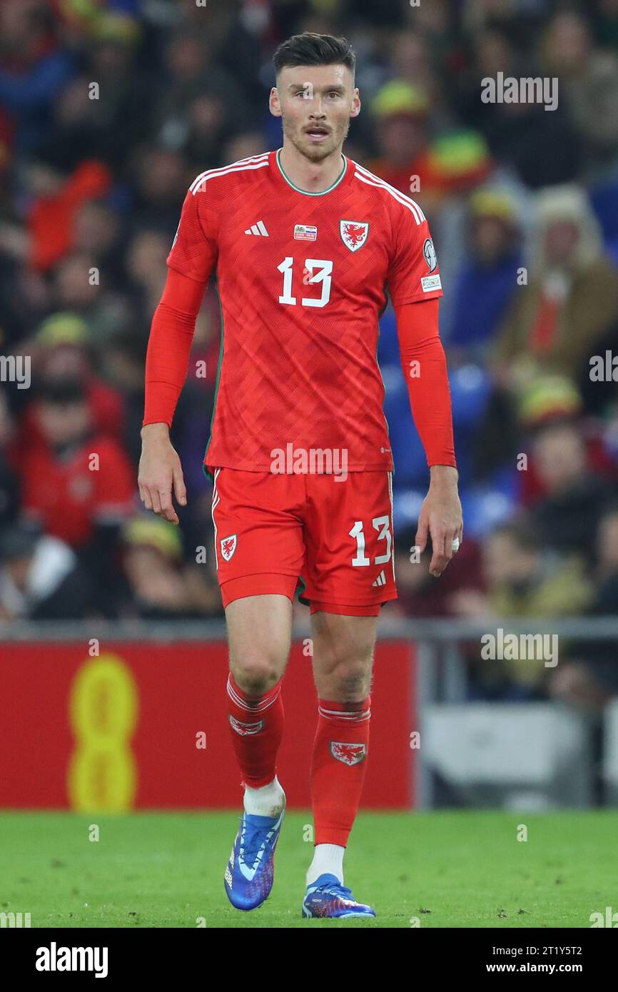 Kieffer Moore de Gales durante el partido de clasificación para la