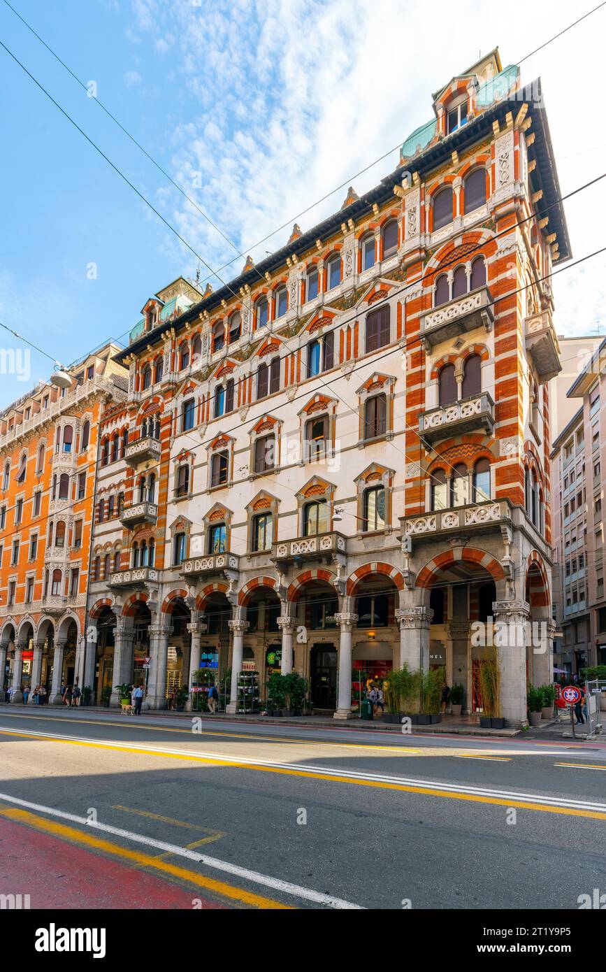 Edificio Lxury de estilo Art Nouveau en el lado sur de Via XX Settembre (28 Via XX Settembre), centro de Génova, Italia. Foto de stock