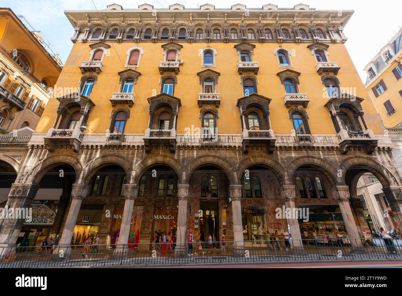 Edificio de lujo en el lado sur de Via XX Settembre (226 Via XX Settembre), centro de Génova, Italia. Foto de stock