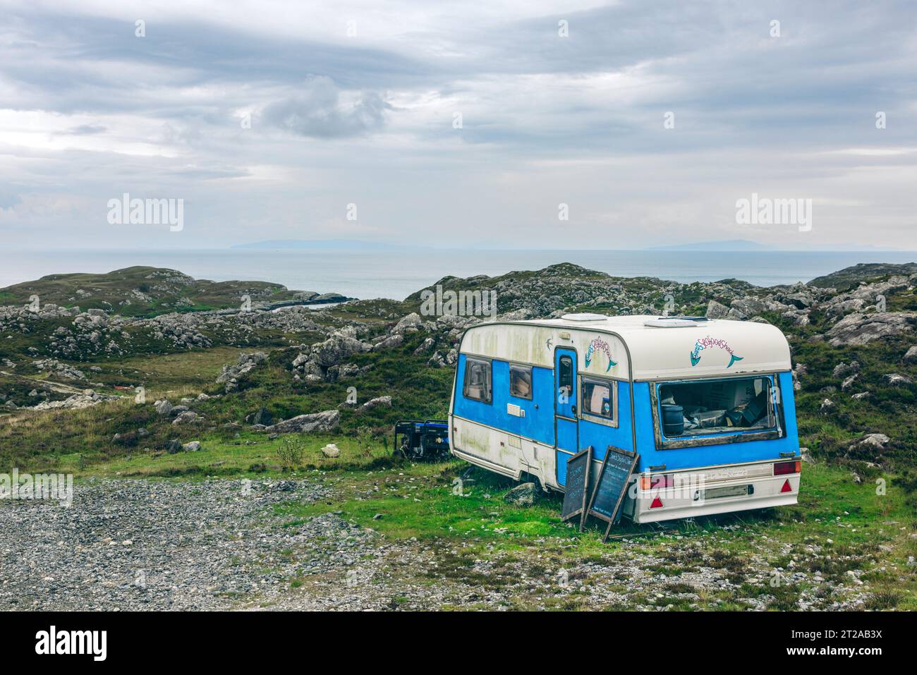 Una furgoneta de comida abandonada en el sur de la isla de Harris, Escocia. Foto de stock