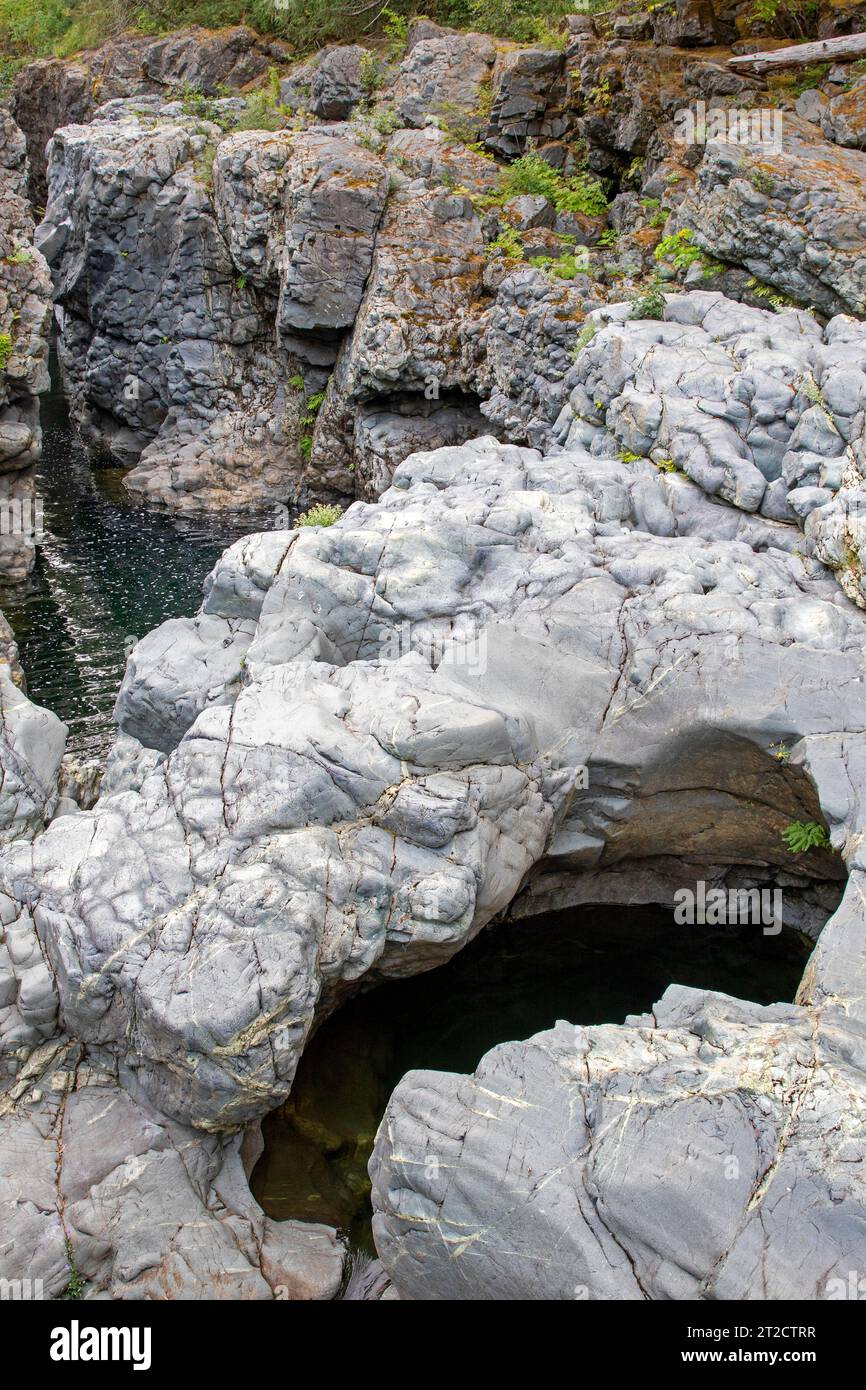 Piscina en el Parque Regional Sooke Potholes Foto de stock