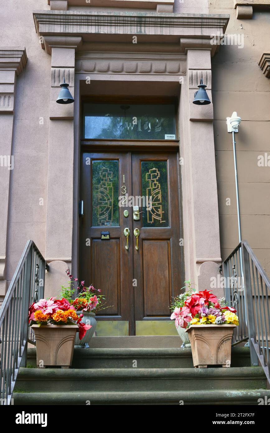 Striver s Row, prestigioso barrio residencial en Harlem, Manhattan, Nueva York, Estados Unidos Foto de stock