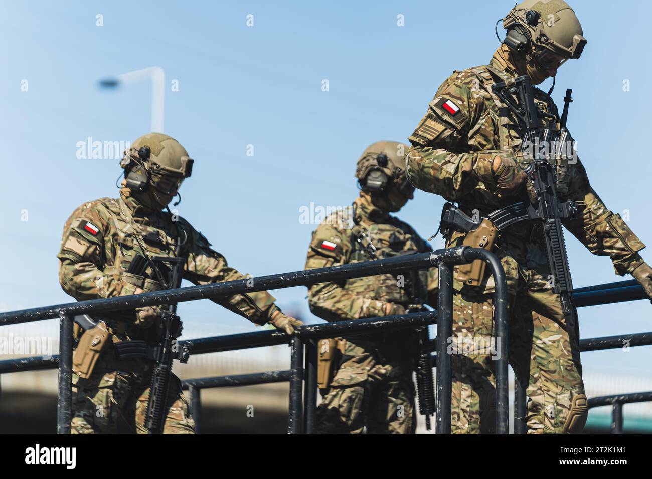Uniforme militar verde fotografías e imágenes de alta resolución - Alamy