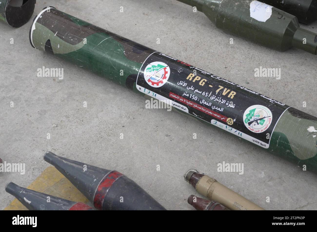 Hamás hizo RPG y municiones que Hamás y militantes palestinos utilizaron dentro de Israel durante el ataque del 7 de octubre 20 de 2023 en una base militar cerca de Kiryat Malakhi, Israel. Foto de stock