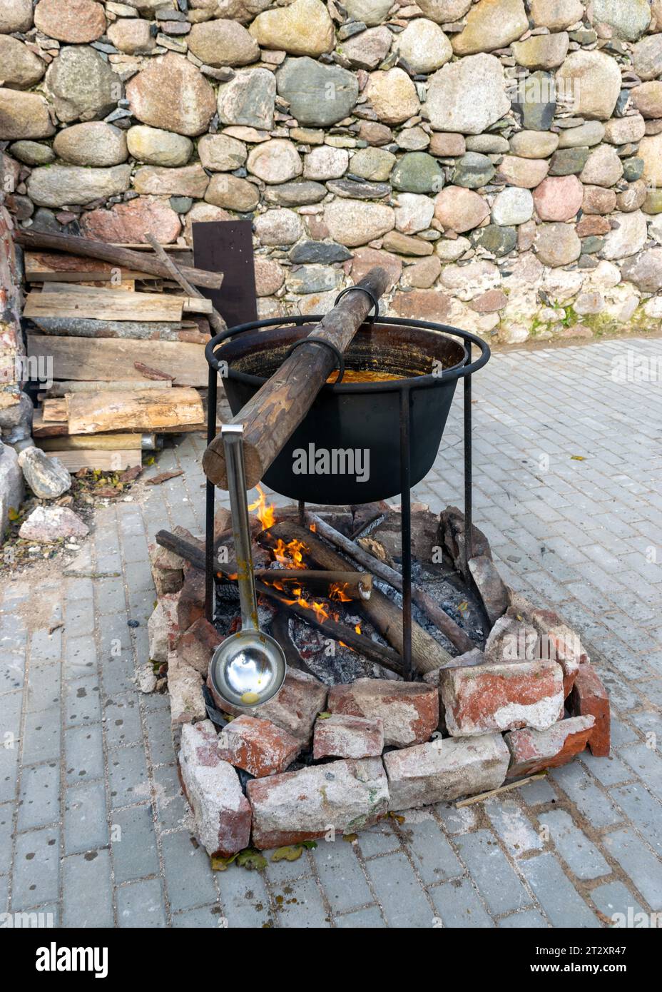 Es el momento de disfrutar de un filete de primera en una piedra caliente  en casa – FerreHogar: Tu punto de encuentro especializado para los amantes  del Outdoor.