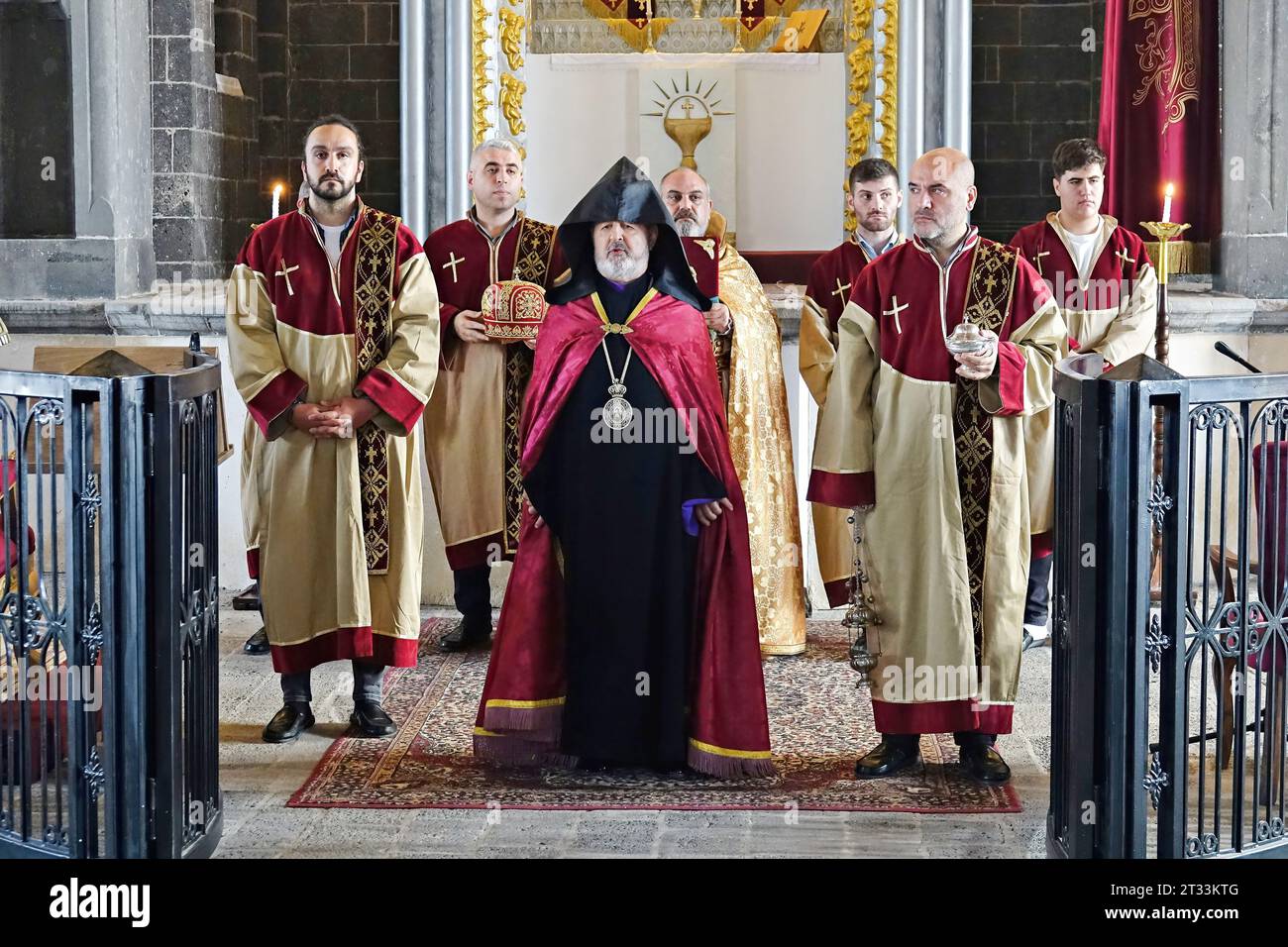 El patriarca interino de los armenios de Turquía, el arzobispo Aram