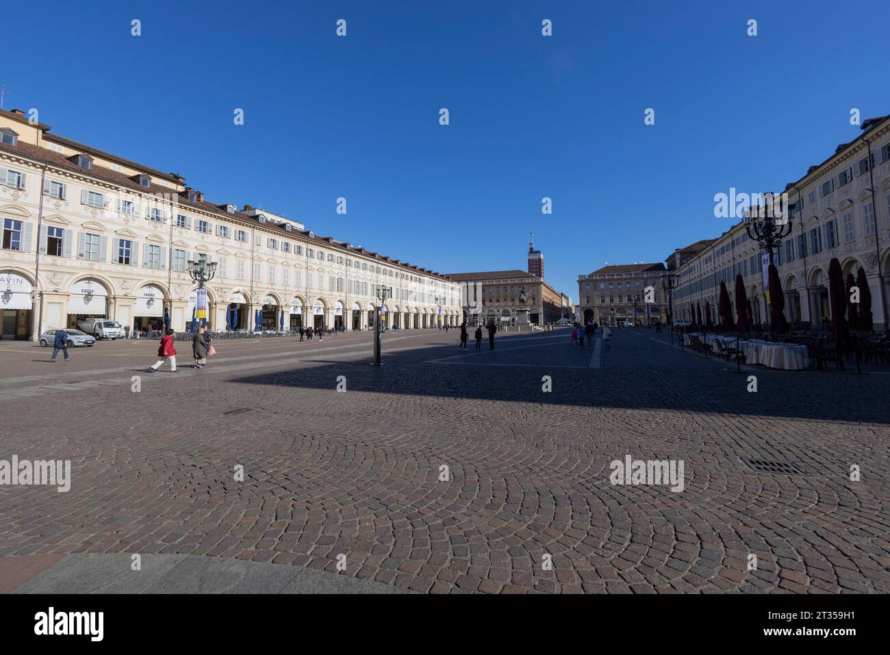 TORINO (TURÍN), ITALIA, 25 DE MARZO de 2023 - Vista de la plaza de San Carlo en el centro de Torino, Italia Foto de stock