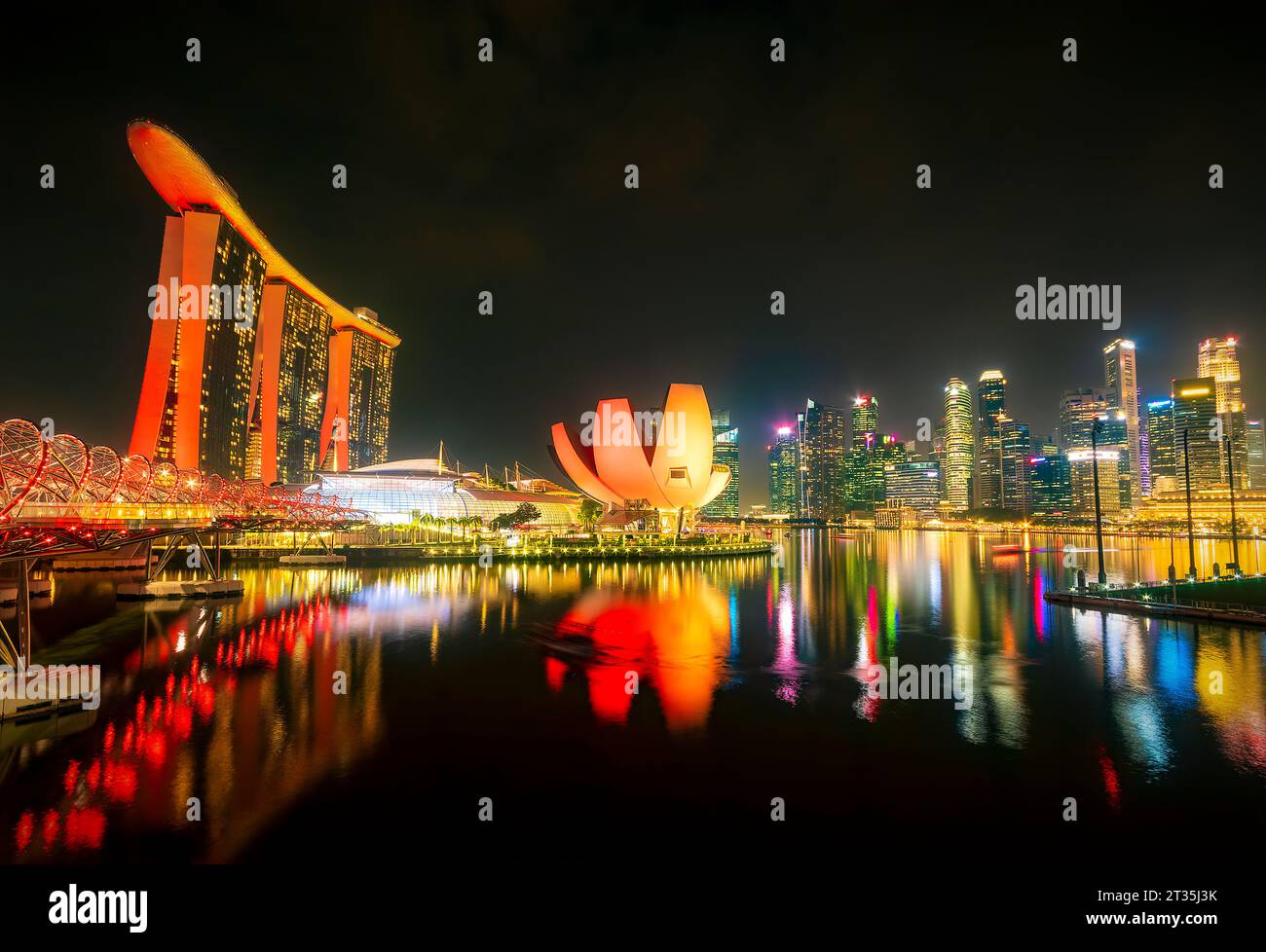 Singapur, Marina Bay Sands Hotel de noche Foto de stock