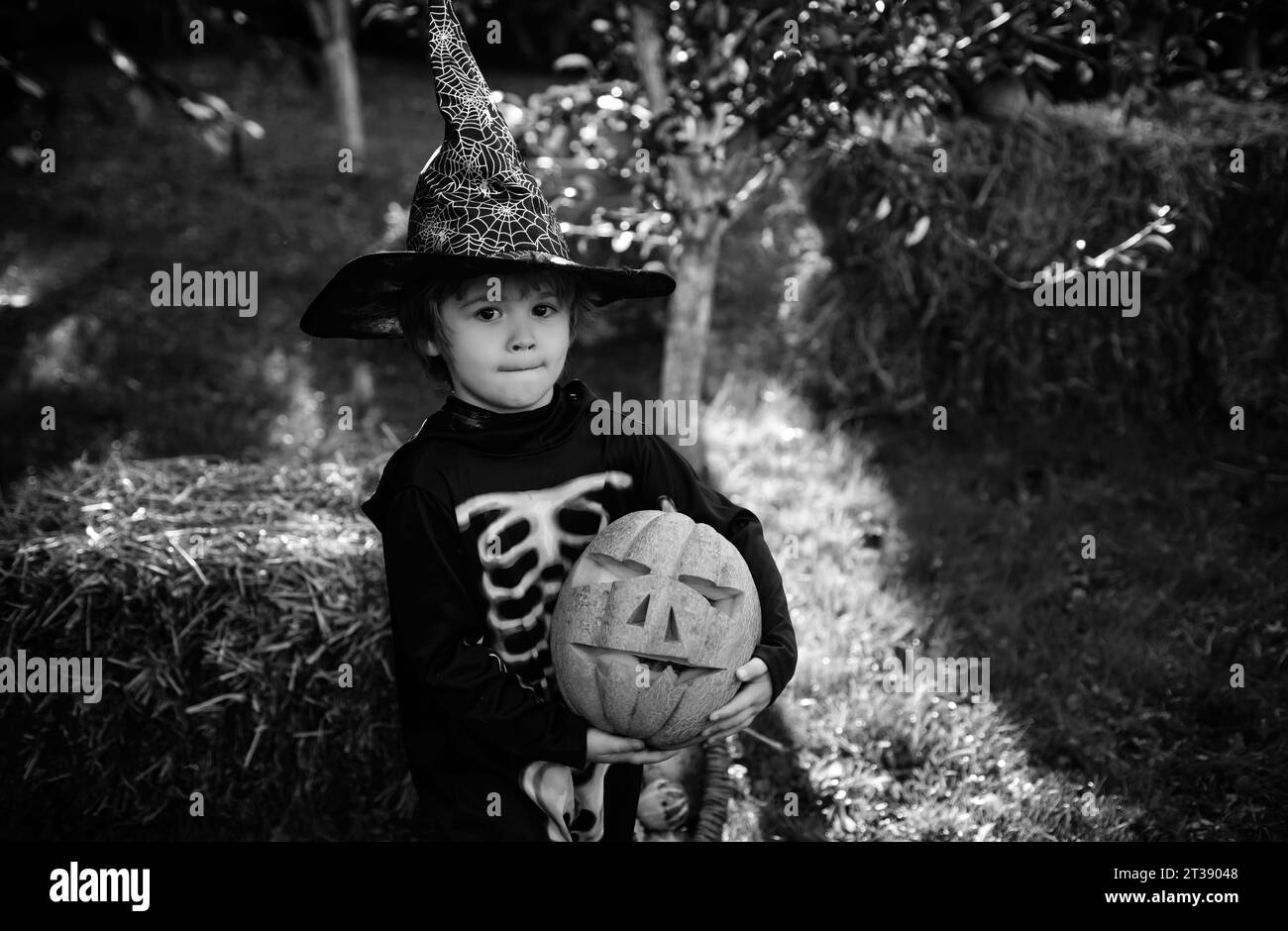 Historia: El cuarto de los espejos negros. Celebrando Halloween