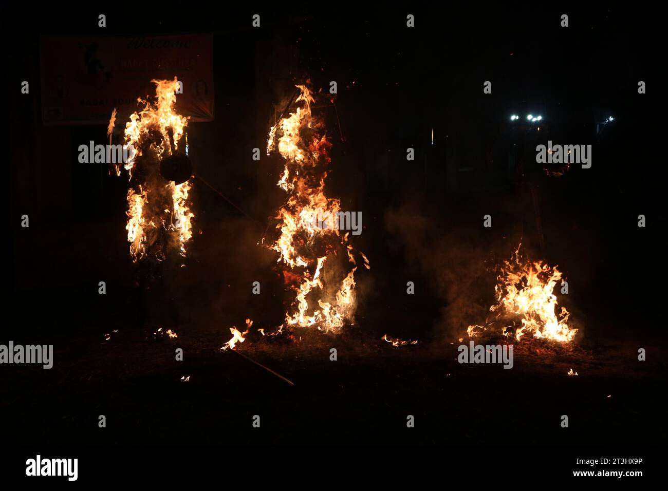 Srinagar, India. 24 de octubre de 2023. Los kashmiri Pandits usan