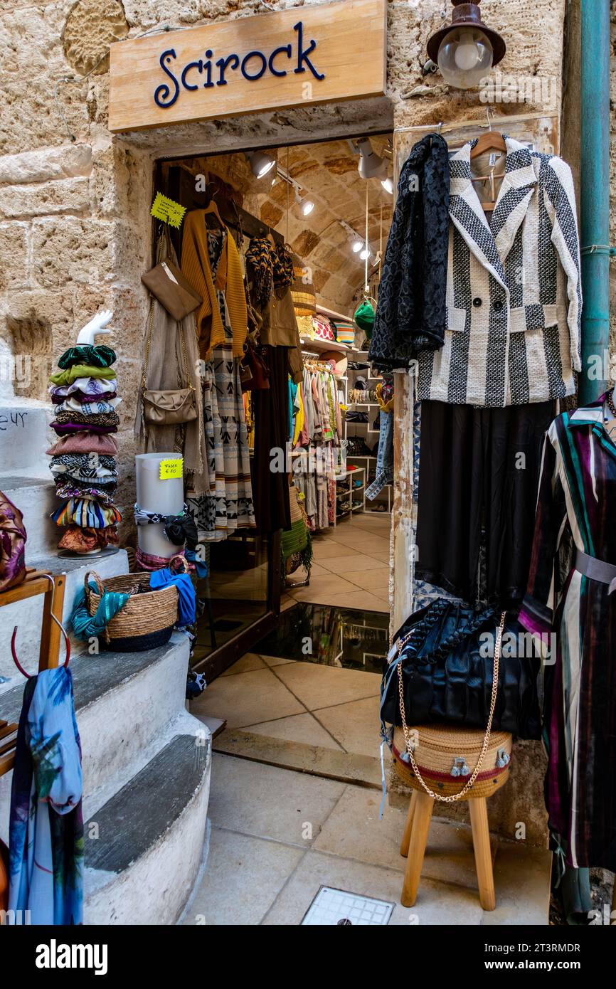 Scirock, tienda de ropa de mujer de diseño italiano y accesorios de moda en Polignano a Mare, Italia, Foto de stock