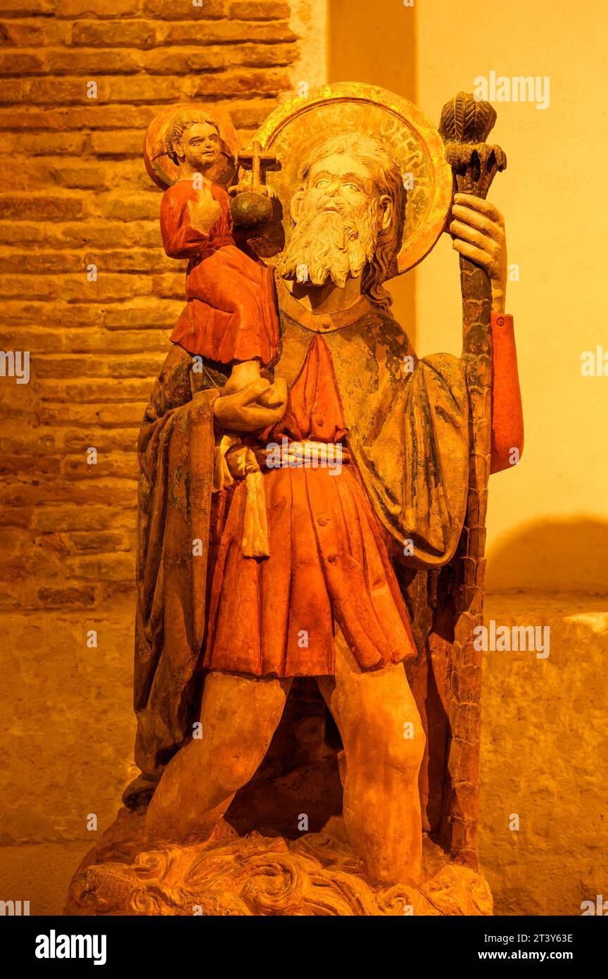 Catedral de Murcia, España. Escultura de la religión antigua en un pedestal. El arte antiguo pertenece a la tradición y cultura católica. Foto de stock