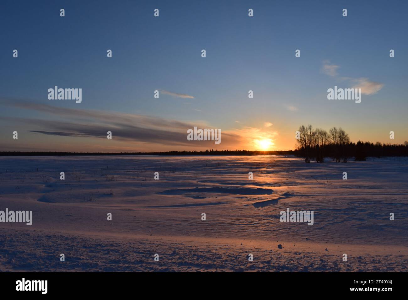 Crédito de Lever du soleil en Laponie finlandaise Foto de stock