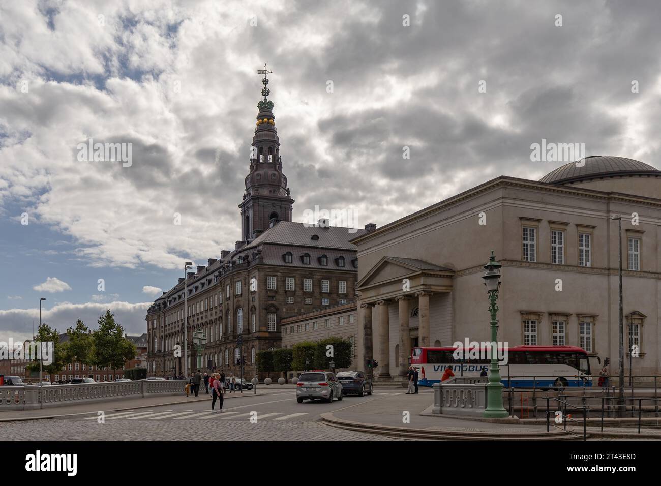 fotografía callejera cerca de la ranura de christiansborg en copenhague, dinamarca Foto de stock