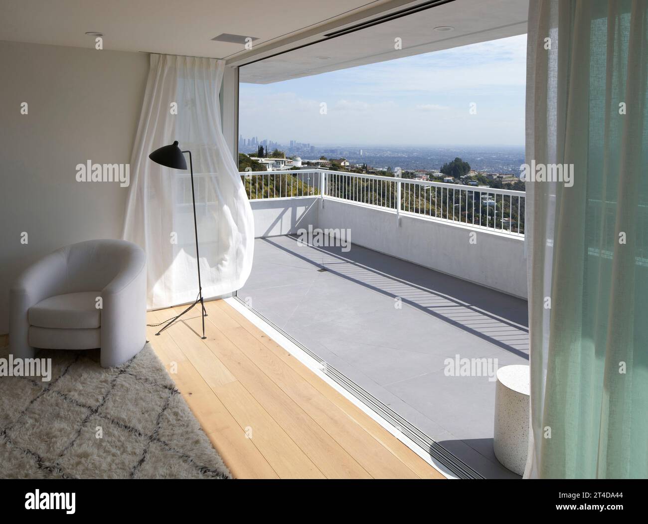 Suite principal. Oceanus House, Los Ángeles, Estados Unidos. Arquitecto: Pierre De Angelis, 2023. Foto de stock