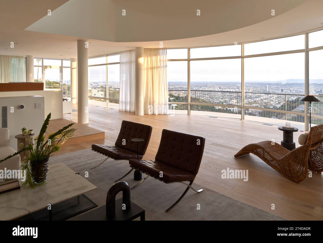 Vista interior - planta baja. Oceanus House, Los Ángeles, Estados Unidos. Arquitecto: Pierre De Angelis, 2023. Foto de stock
