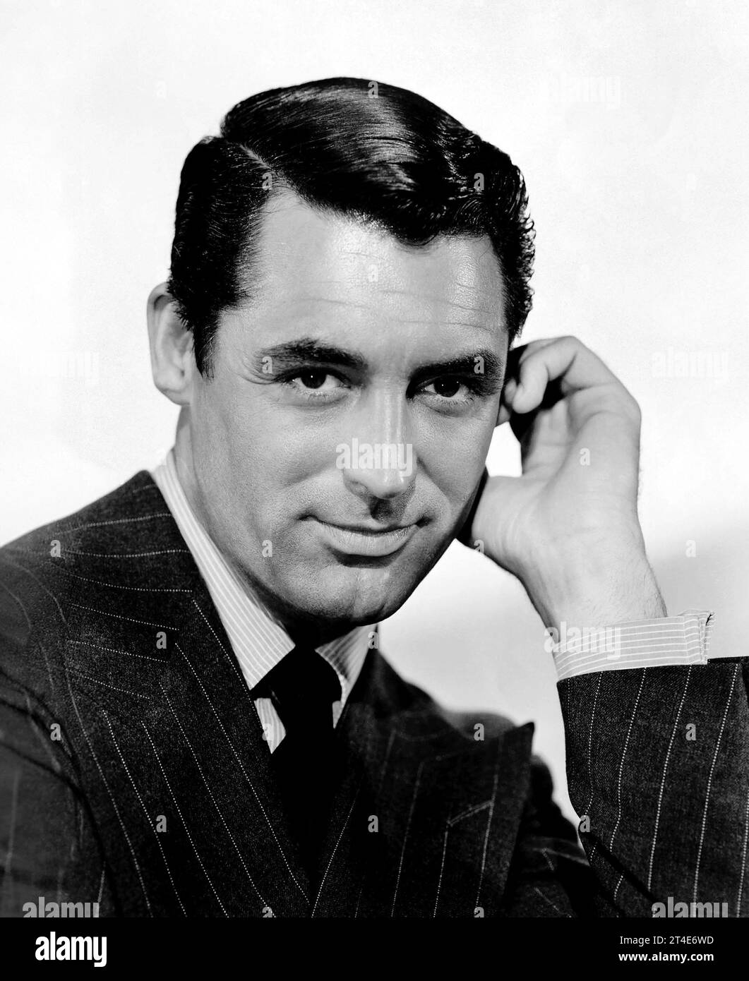 A cargo de Cary Grant. Retrato del actor de origen inglés, Cary Grant (Archibald Alec Leach 1904-1986), publicidad todavía para sospechar (1941) Foto de stock