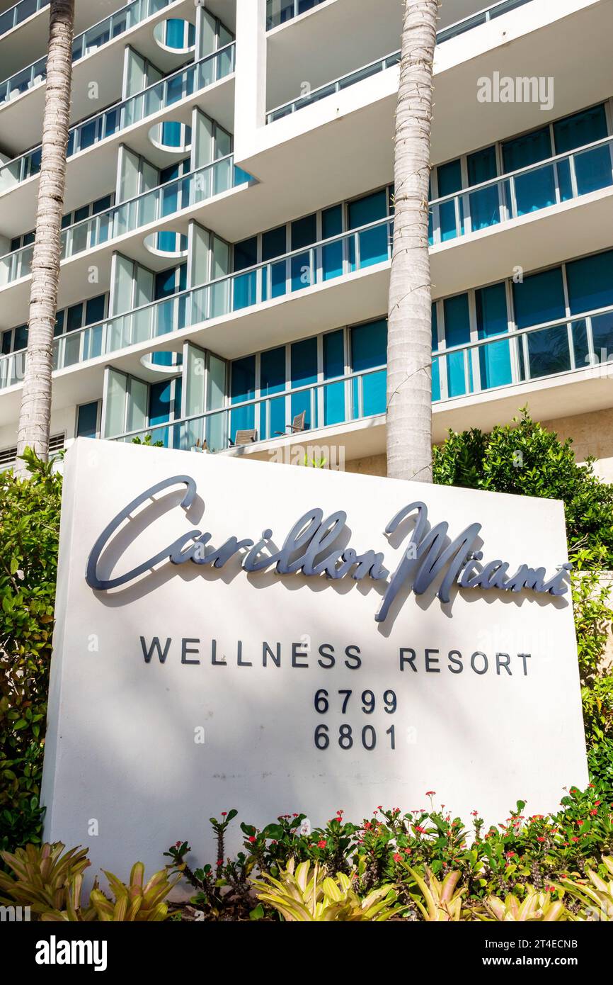 Miami Beach Florida, exterior, hotel de entrada frontal del edificio, Collins Avenue, Carillon Miami Wellness Resort, hoteles moteles negocios Foto de stock