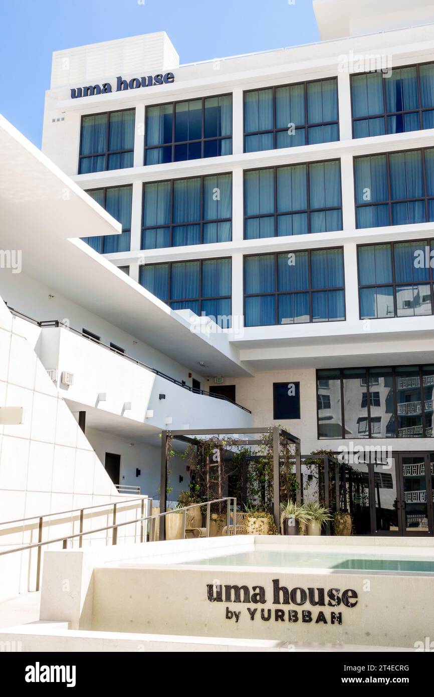 Miami Beach, Florida, exterior, edificio de entrada frontal del hotel, Uma House por el letrero Yurbban, hoteles moteles negocios Foto de stock