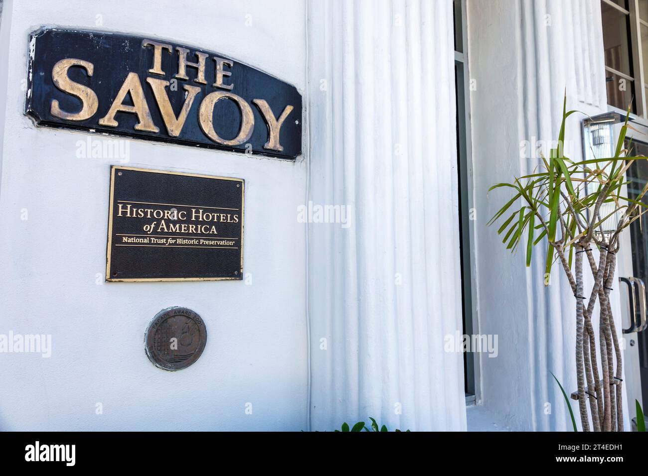 Miami Beach Florida, exterior, entrada frontal del edificio, Ocean Drive, el letrero Savoy Hotel & Beach Club, hoteles moteles negocios Foto de stock