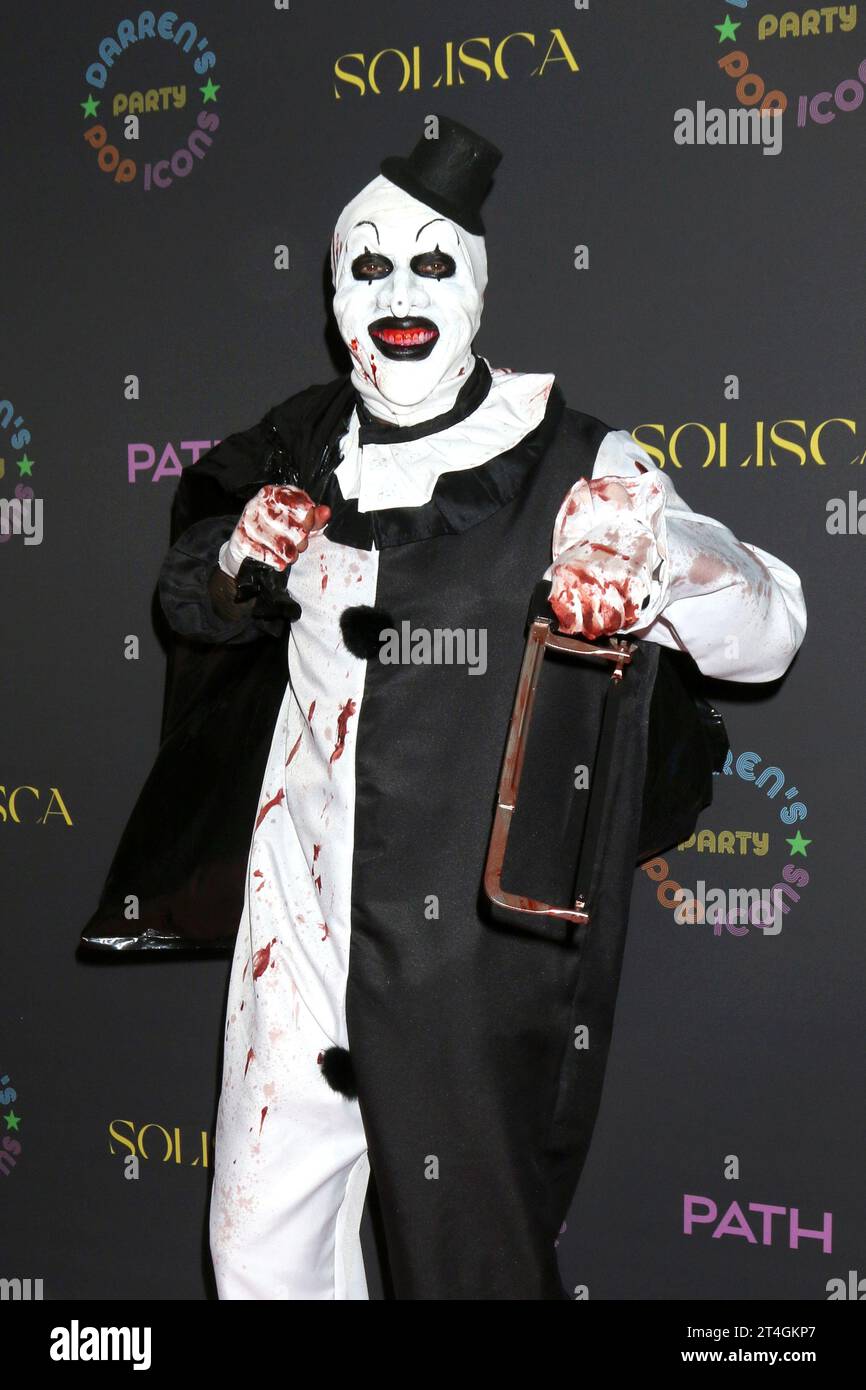 LOS ANGELES - OCT 27: Tyga en el Darren Dzienciol's Pop Icons Halloween