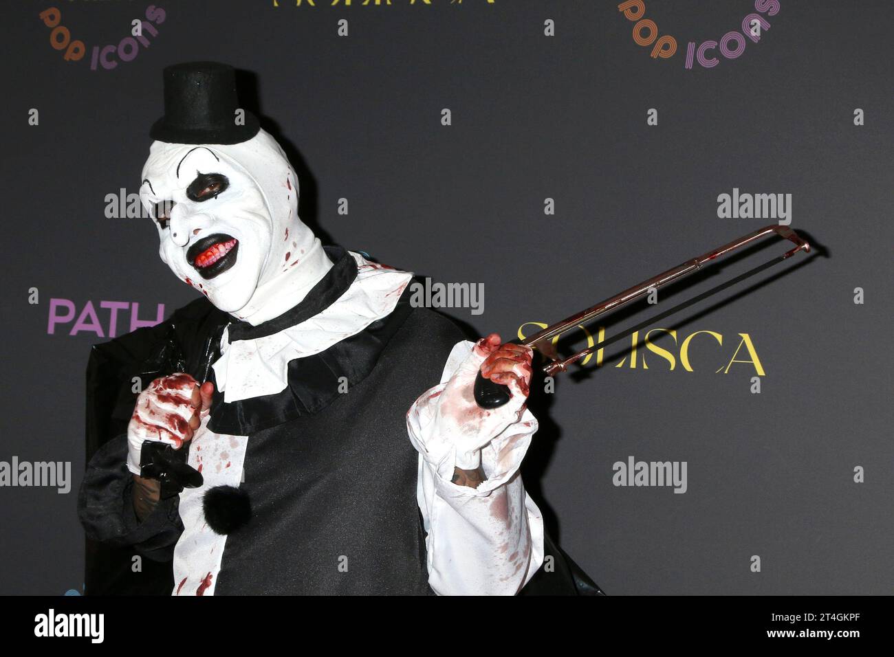 LOS ANGELES - OCT 27: Tyga en el Darren Dzienciol's Pop Icons Halloween