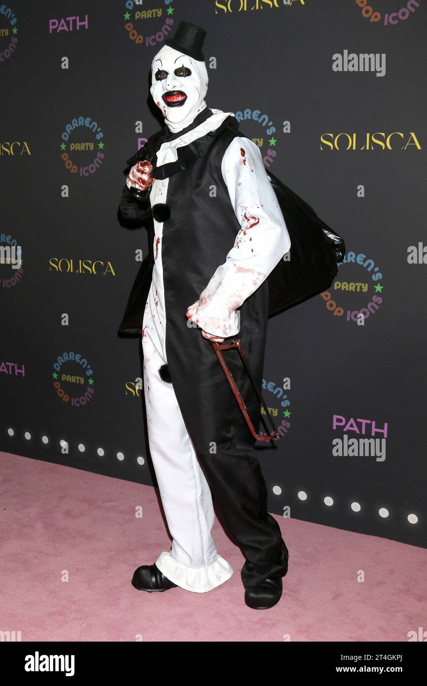 LOS ANGELES - OCT 27: Tyga en el Darren Dzienciol's Pop Icons Halloween