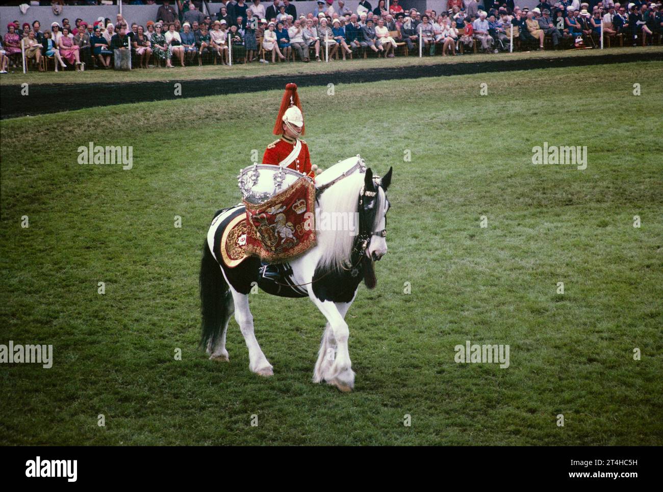 Jinete baterista con Regalia Real, Royal Agricultural Society of England show, The Royal Show, Stoneleigh, Warwickshire, Inglaterra, REINO UNIDO 1967 Foto de stock