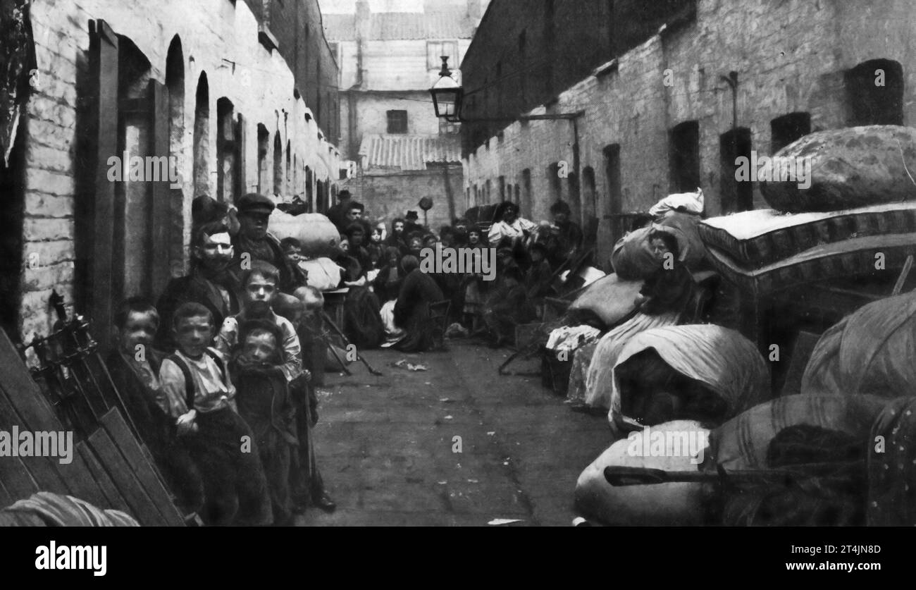 Barrios marginales victorianos. Vivienda de clase trabajadora en Spitalfields, Londres victoriano Foto de stock