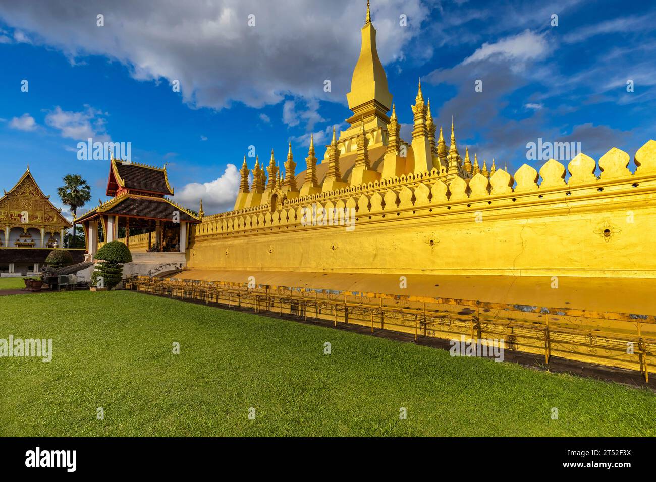 PHA That Luang, That Luang, estupa y templo budista simbólico nacional, Vientián, Laos, Sudeste Asiático, Asia Foto de stock