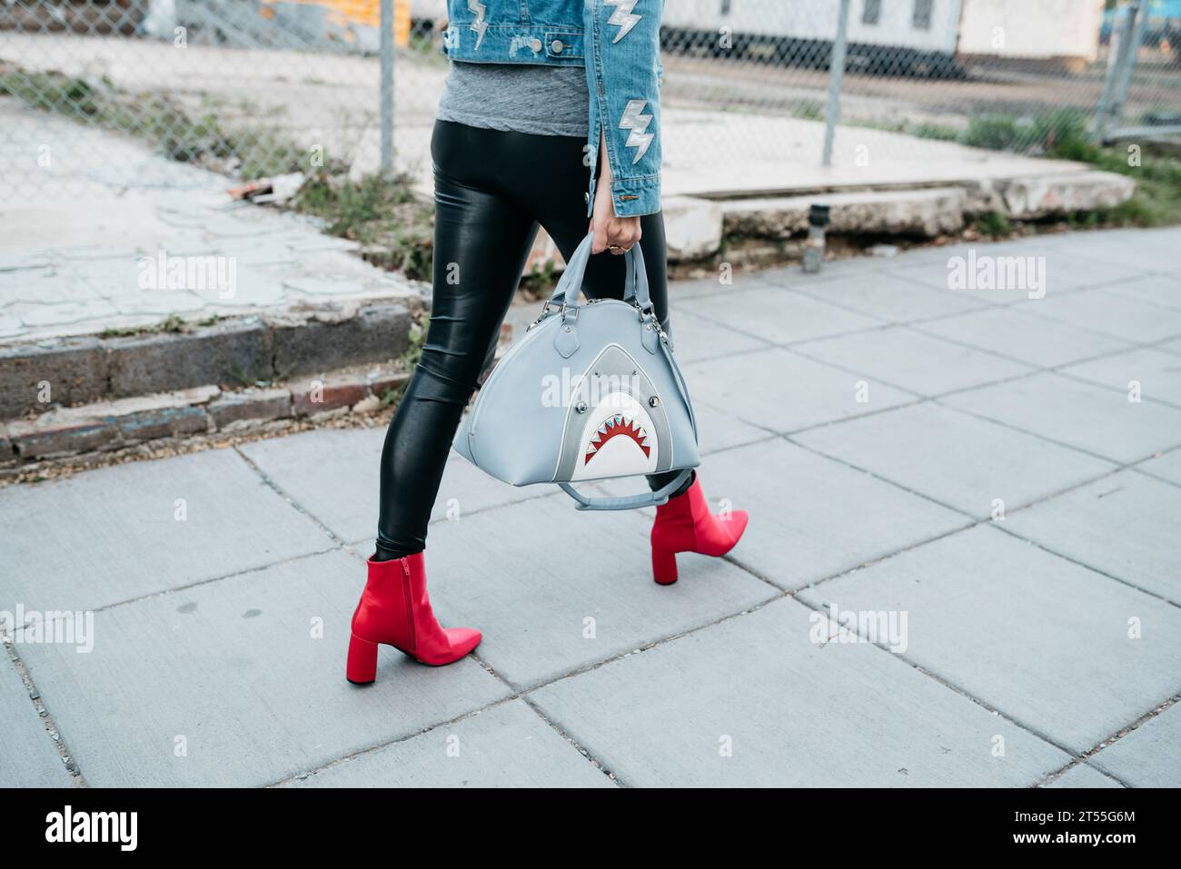 City Fashion Blogger Botas rojas Foto de stock