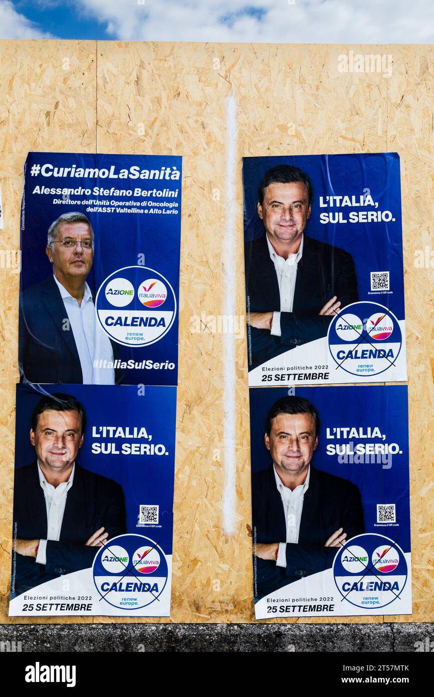 Carteles políticos sobre un acaparamiento en Italia Foto de stock