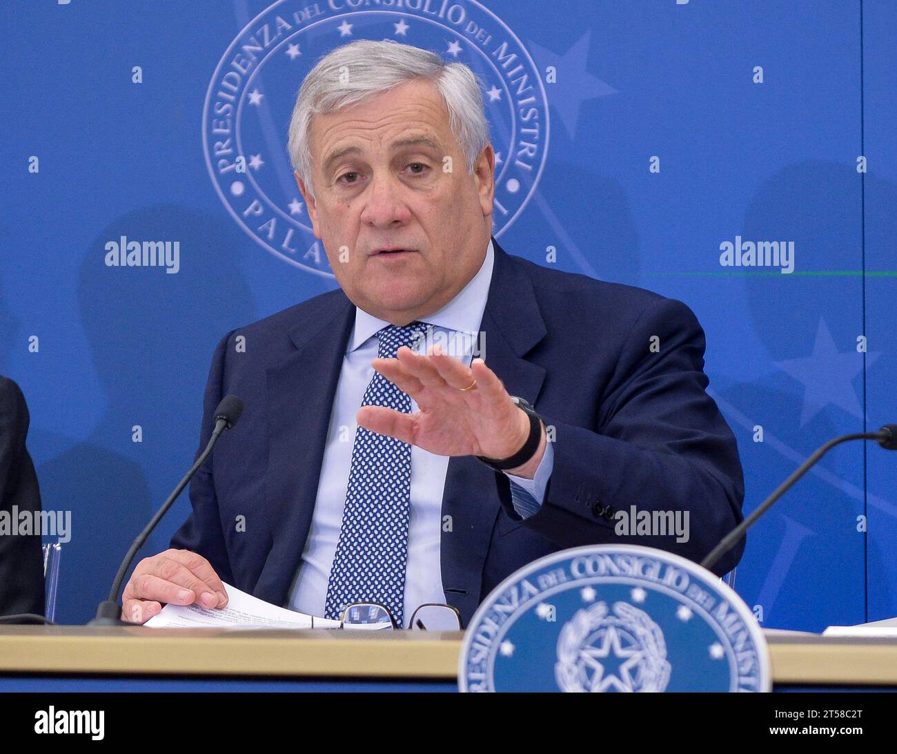 Italia, Roma, 3 de noviembre de 2023: Antonio Tajani, Vicepresidente del Consejo y Ministro de Asuntos Exteriores, se reúne con la prensa después del Consejo de Ministros. Foto © Stefano Carofei/Sintesi/Alamy Live News Foto de stock